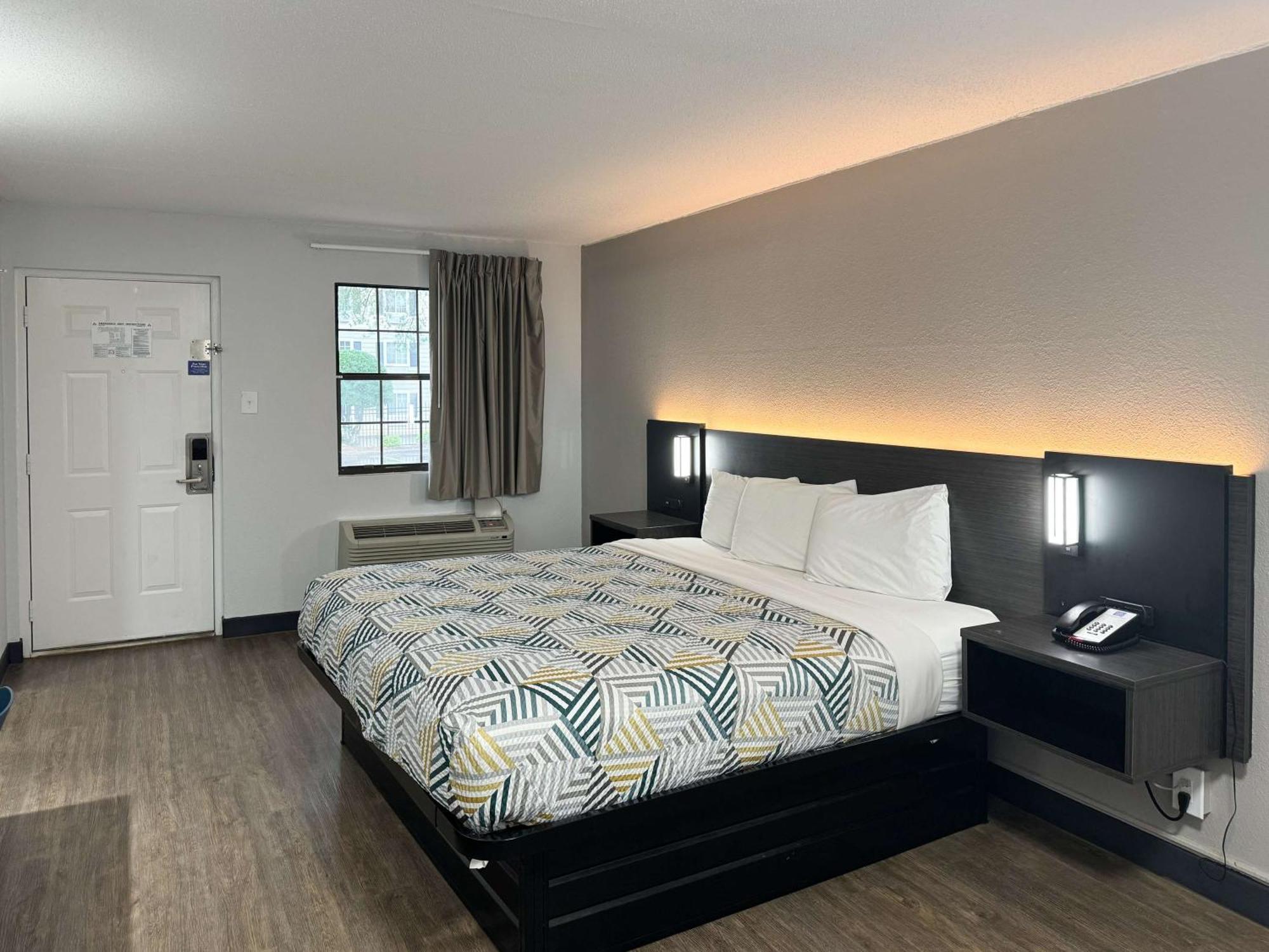 Motel 6 Huntsville Al University Dr. Экстерьер фото