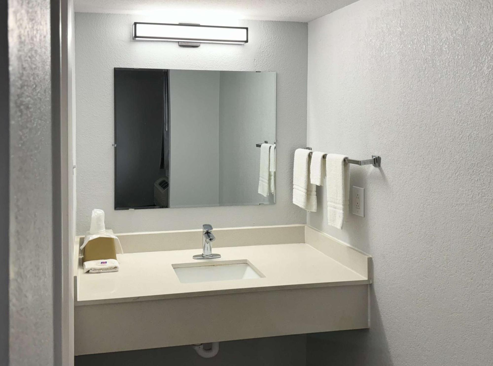 Motel 6 Huntsville Al University Dr. Экстерьер фото