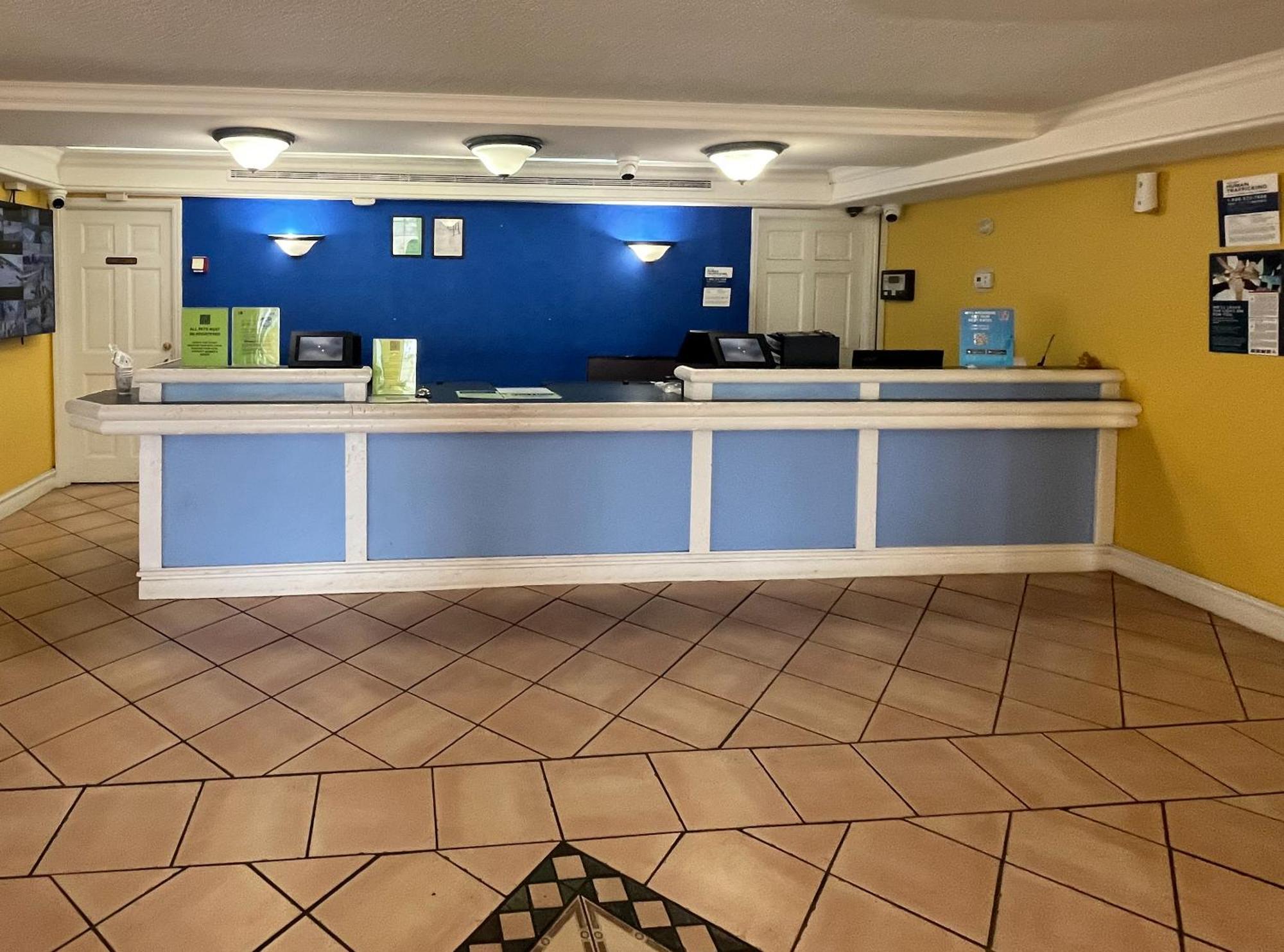 Motel 6 Huntsville Al University Dr. Экстерьер фото